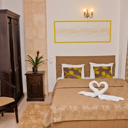 Hotel Belleville Яш Екстериор снимка