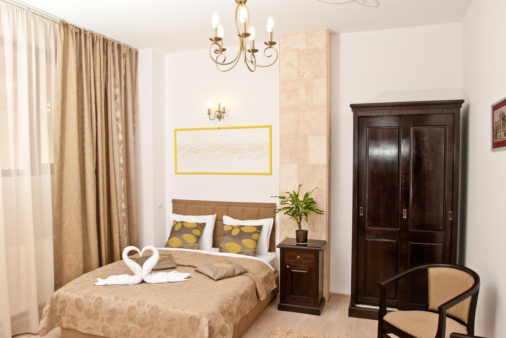 Hotel Belleville Яш Екстериор снимка