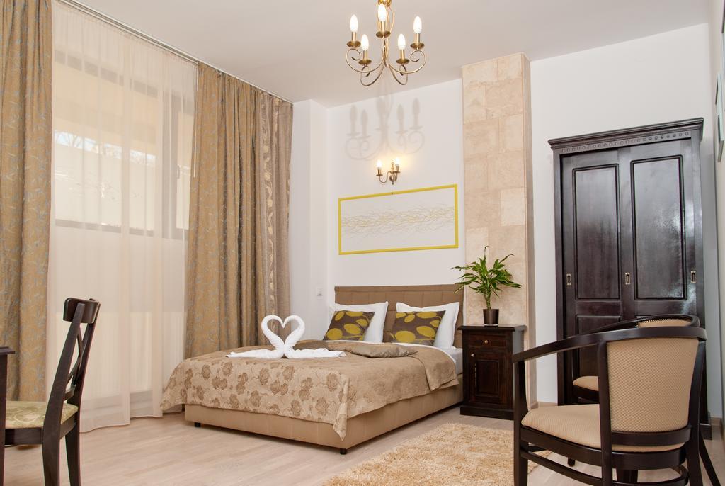 Hotel Belleville Яш Екстериор снимка