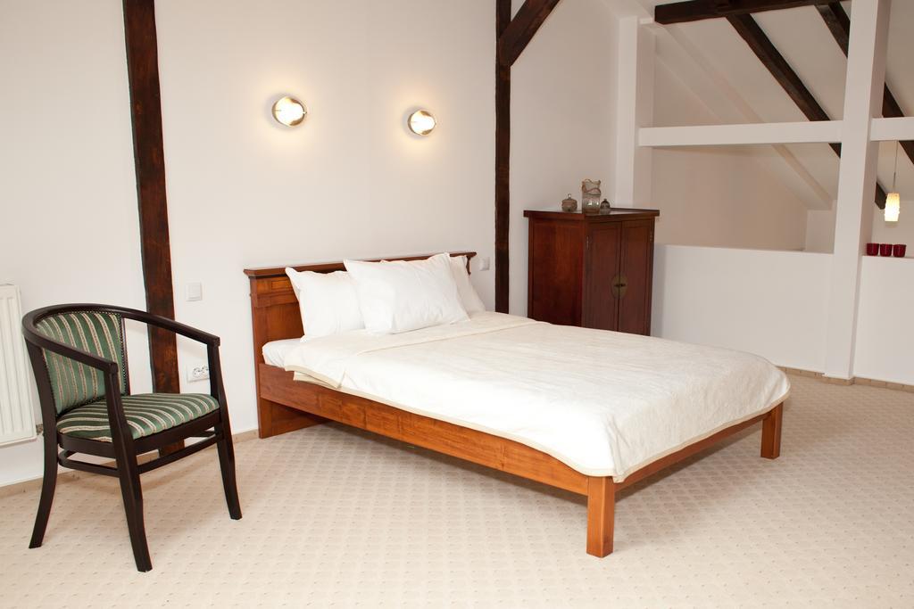 Hotel Belleville Яш Екстериор снимка