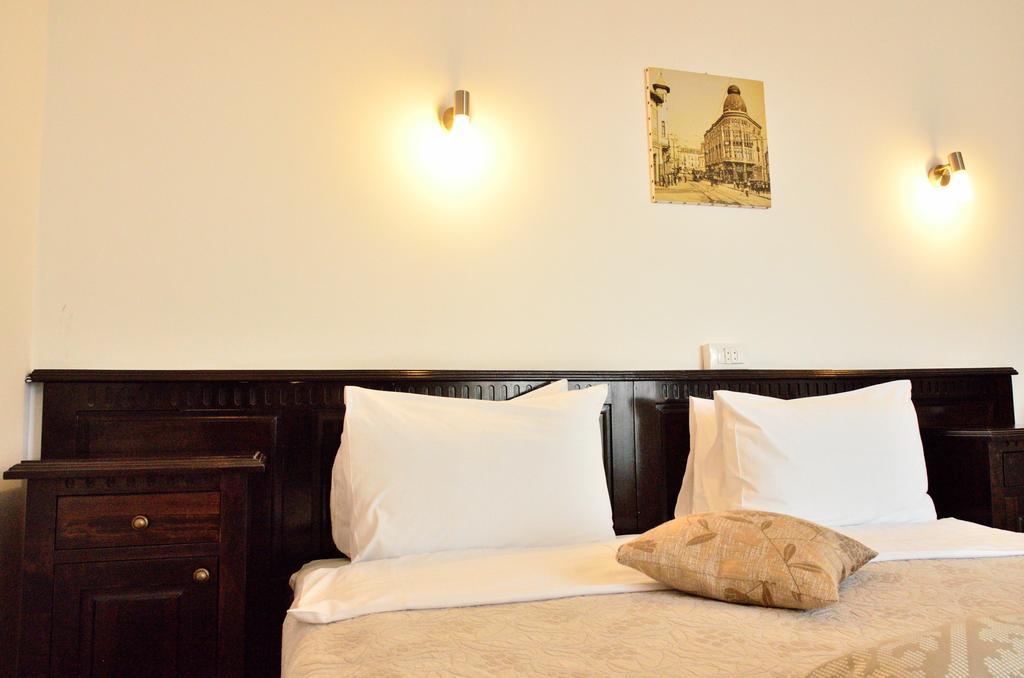 Hotel Belleville Яш Екстериор снимка