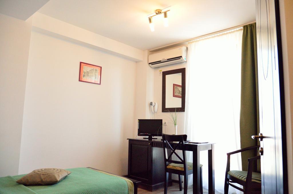 Hotel Belleville Яш Екстериор снимка