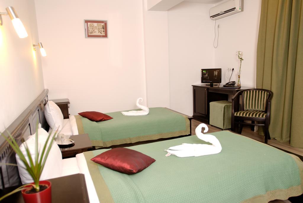Hotel Belleville Яш Екстериор снимка