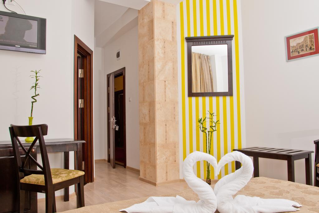Hotel Belleville Яш Екстериор снимка