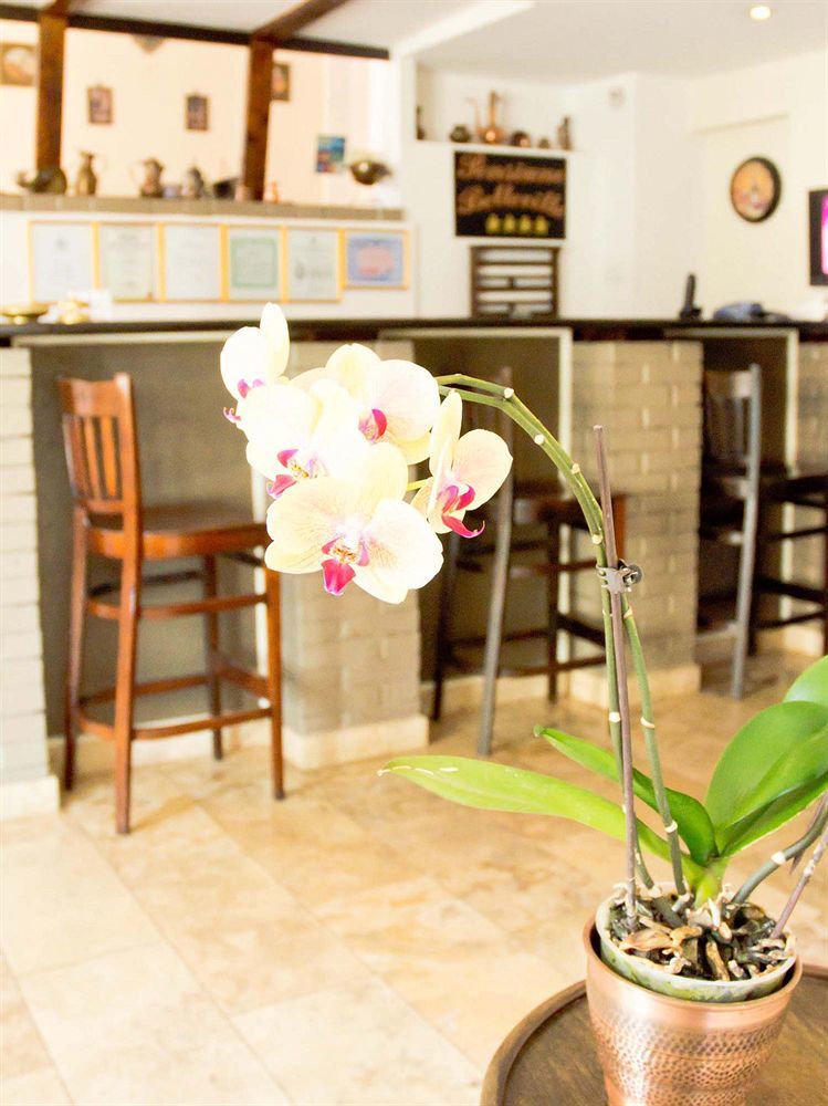 Hotel Belleville Яш Екстериор снимка