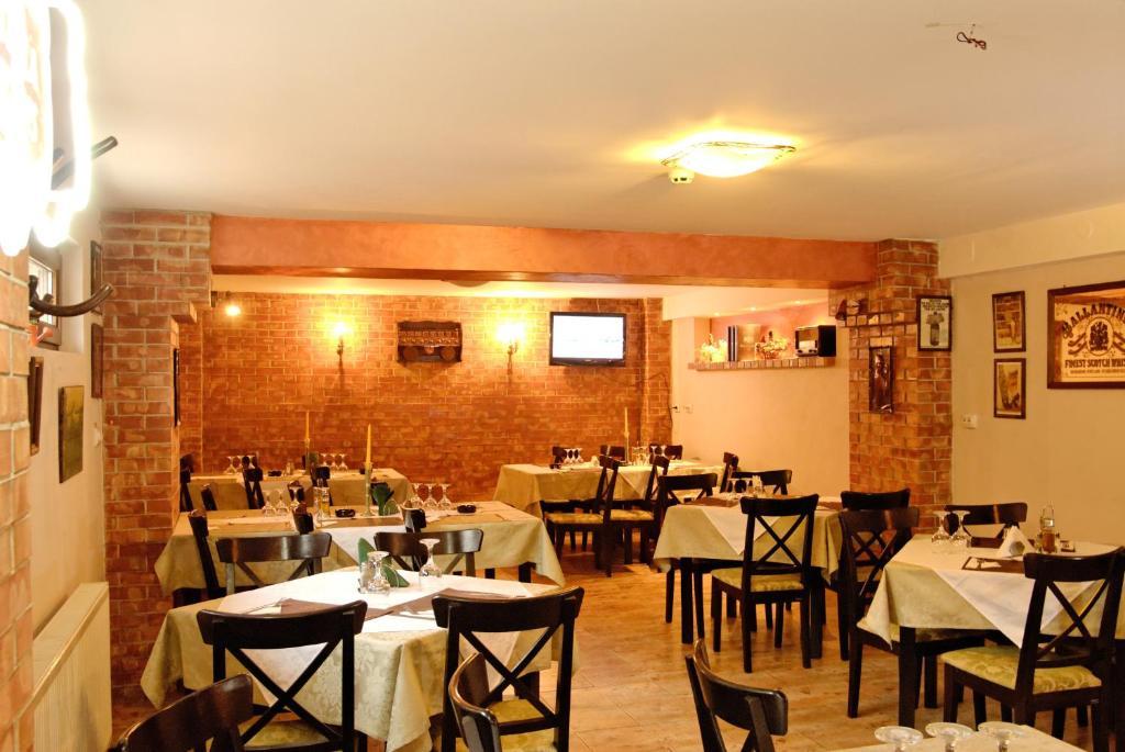 Hotel Belleville Яш Екстериор снимка