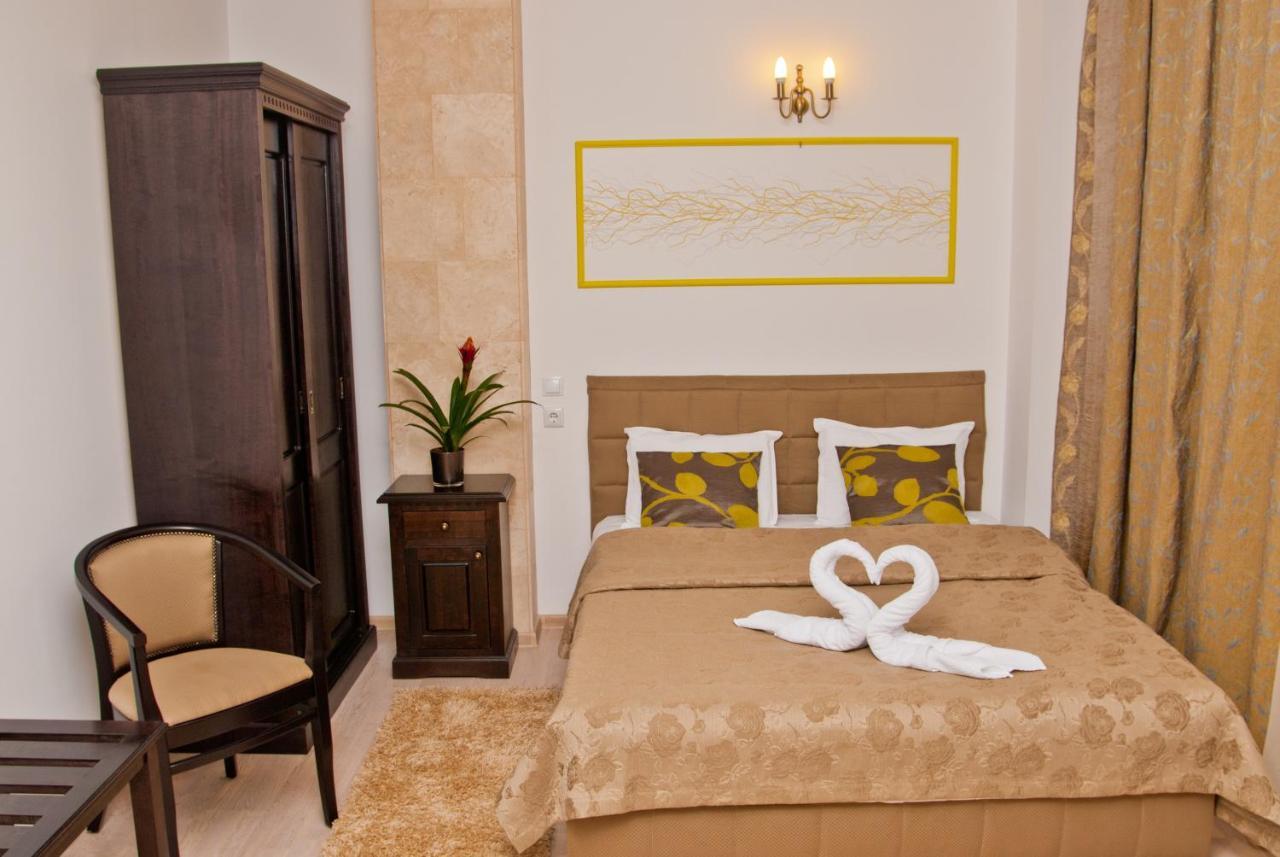 Hotel Belleville Яш Екстериор снимка